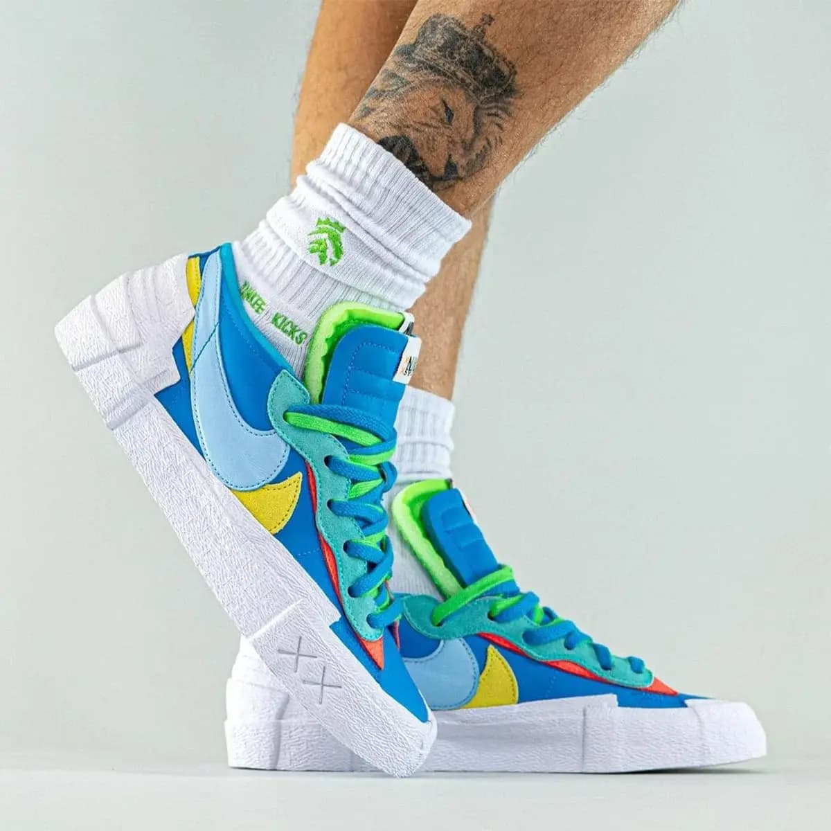 Những hình ảnh mới nhất về phiên bản Kaws x Sacai x Nike Blazer Low Những hình ảnh mới nhất về phiên bản Kaws x Sacai x Nike Blazer Low