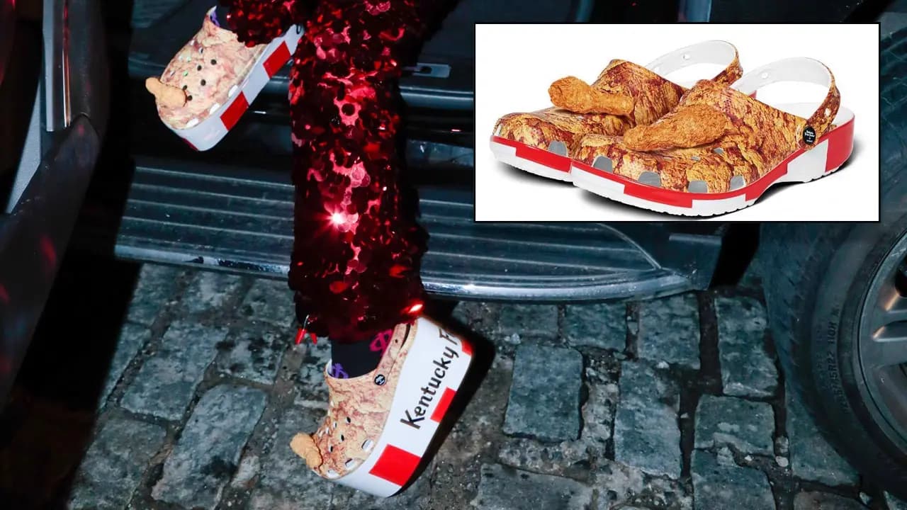 Thương hiệu gà rán KFC xuất hiện trên phiên bản đặc biệt của Crocs Thương hiệu gà rán KFC xuất hiện trên phiên bản đặc biệt của Crocs