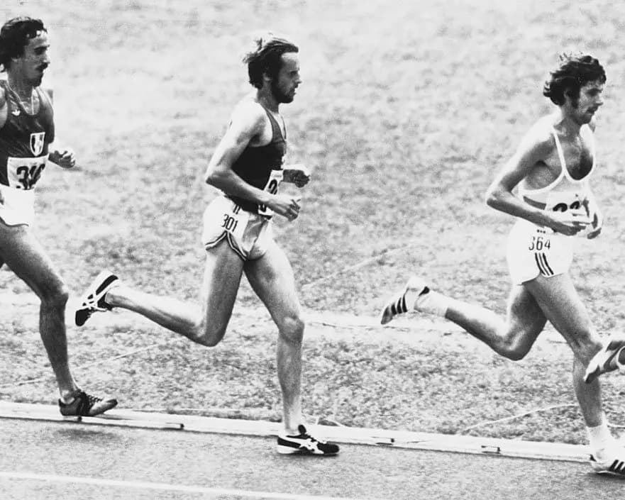 Tổng hợp những lý do khiến giày chạy bộ Asics luôn đứng top thế giới Tổng hợp những lý do khiến giày chạy bộ Asics luôn đứng top thế giới