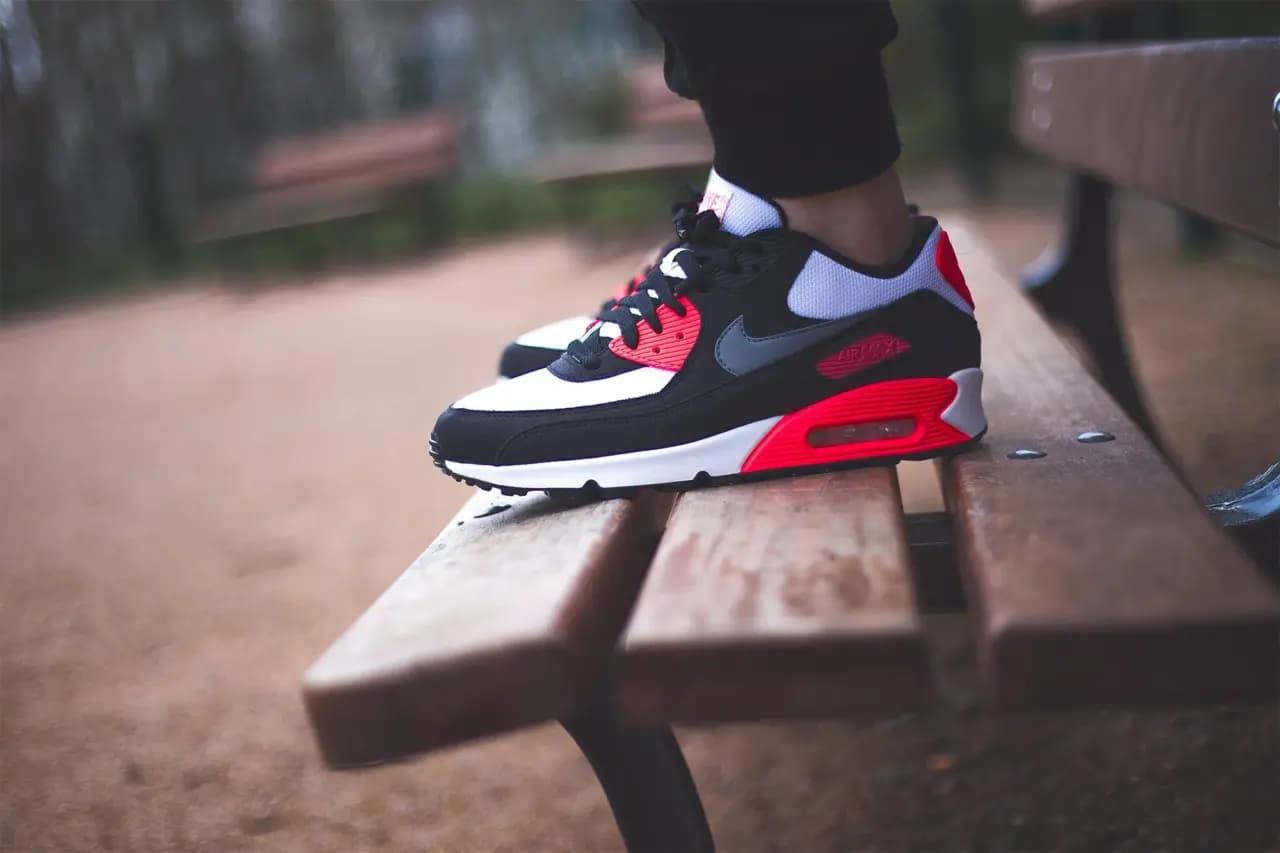 Nike Air Max 90 trở nên cao cấp vượt bậc với hai phối màu mới "Light Smoke Grey" và "Obsidian" Nike Air Max 90 trở nên cao cấp vượt bậc với hai phối màu mới "Light Smoke Grey" và "Obsidian"