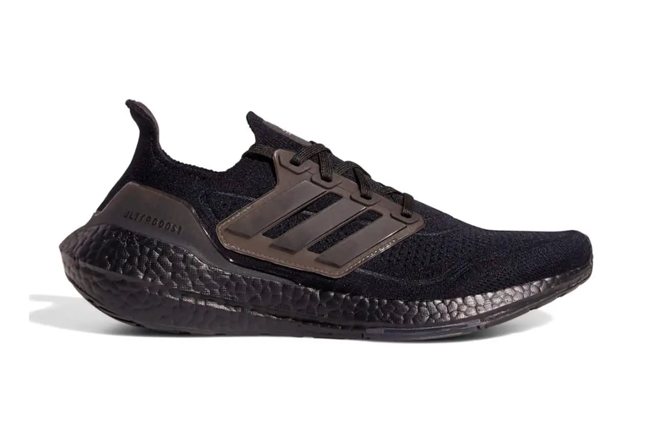 Những hình ảnh rò rỉ đầu tiên của phiên bản adidas UltraBOOST 2021 "Triple Black" Những hình ảnh rò rỉ đầu tiên của phiên bản adidas UltraBOOST 2021 "Triple Black"