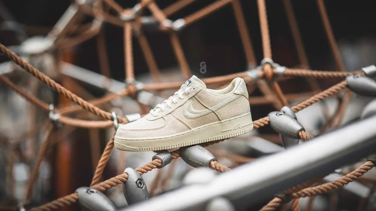 Nike Air Force 1 x Stussy ‘Fossil’ - nét tối giản đầy mạnh mẽ Nike Air Force 1 x Stussy ‘Fossil’ - nét tối giản đầy mạnh mẽ