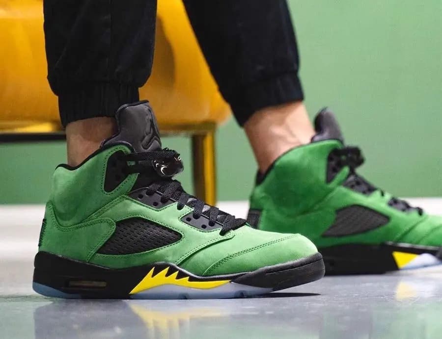 Máy ban phản lực xanh lá Jordan 5 "Oregon" sẽ cất cánh cuối tuần sau. Máy ban phản lực xanh lá Jordan 5 "Oregon" sẽ cất cánh cuối tuần sau.