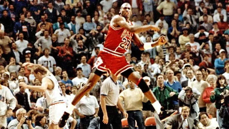 Lịch sự và những phối màu đình đám của Jordan 4 Retro Lịch sự và những phối màu đình đám của Jordan 4 Retro