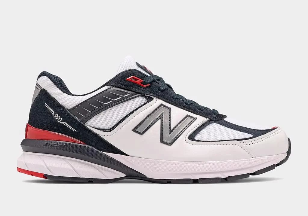 New Balance 990v5 “Carbon / Team Red” chuẩn bị "chào sân" cho người hâm mộ của "sự cân bằng mới" New Balance 990v5 “Carbon / Team Red” chuẩn bị "chào sân" cho người hâm mộ của "sự cân bằng mới"