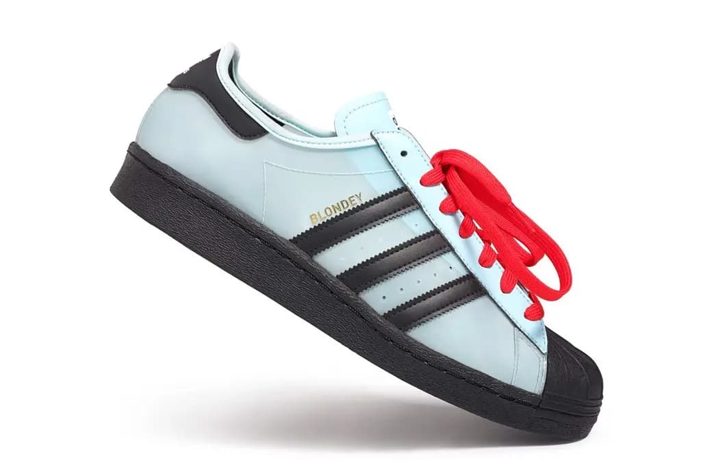 Blondey McCoy cùng adidas phù phép cho sản phẩm mới adidas Superstar Chilly “Starlight Blue” với thiết kế xuyên thấu Blondey McCoy cùng adidas phù phép cho sản phẩm mới adidas Superstar Chilly “Starlight Blue” với thiết kế xuyên thấu
