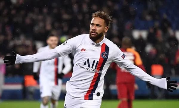 Những khoảnh khắc “xịn sò” nhất cùng sneaker của Neymar Những khoảnh khắc “xịn sò” nhất cùng sneaker của Neymar