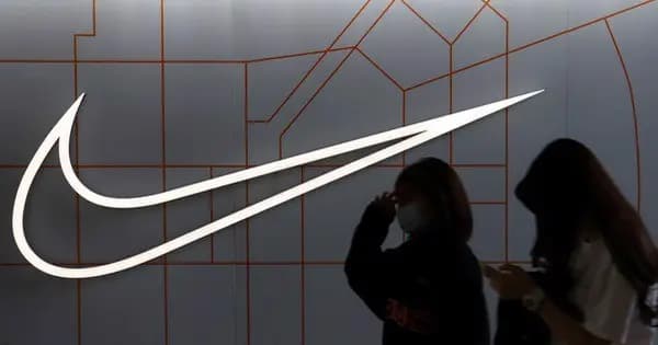 Top những đôi giày Nike nữ màu trắng mà các nàng không thể bỏ qua Top những đôi giày Nike nữ màu trắng mà các nàng không thể bỏ qua