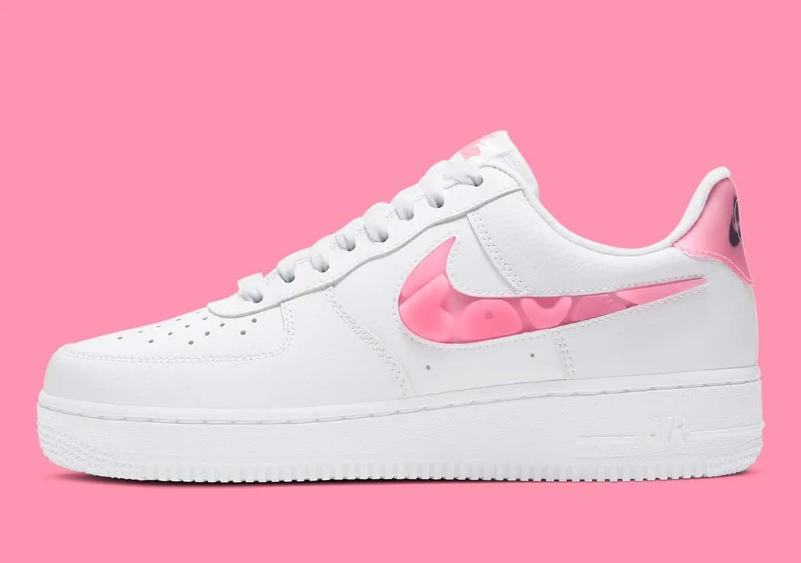 Nike Air Force 1 “Love For All” khi tình yêu tràn ngập trên một đôi giày Nike Air Force 1 “Love For All” khi tình yêu tràn ngập trên một đôi giày
