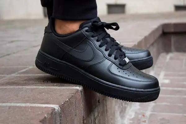Top những đôi sneakers đen đẹp nhất của Nike hiện nay Top những đôi sneakers đen đẹp nhất của Nike hiện nay