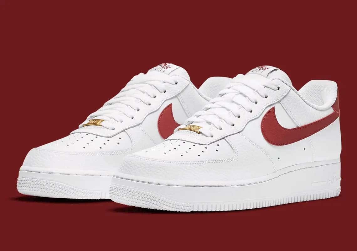 Chờ đợi một mùa hè rực lửa cùng Nike Air Force 1 với dấu Swoosh "Team Red" nổi bần bật Chờ đợi một mùa hè rực lửa cùng Nike Air Force 1 với dấu Swoosh "Team Red" nổi bần bật