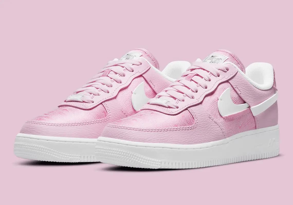 Nike Air Force 1 LXX “Pink Foam” với họa tiết địa hình theo mùa Nike Air Force 1 LXX “Pink Foam” với họa tiết địa hình theo mùa