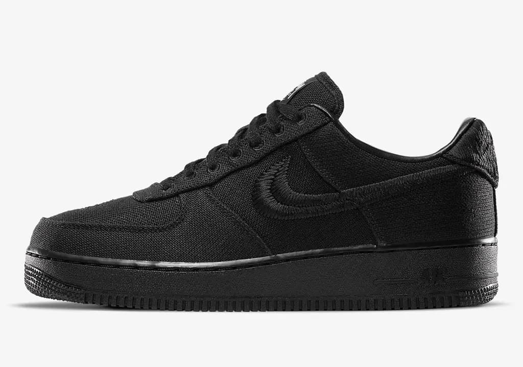 Stussy x Nike Air Force 1 Low mang một màu đen thú vị đến lạ lùng Stussy x Nike Air Force 1 Low mang một màu đen thú vị đến lạ lùng