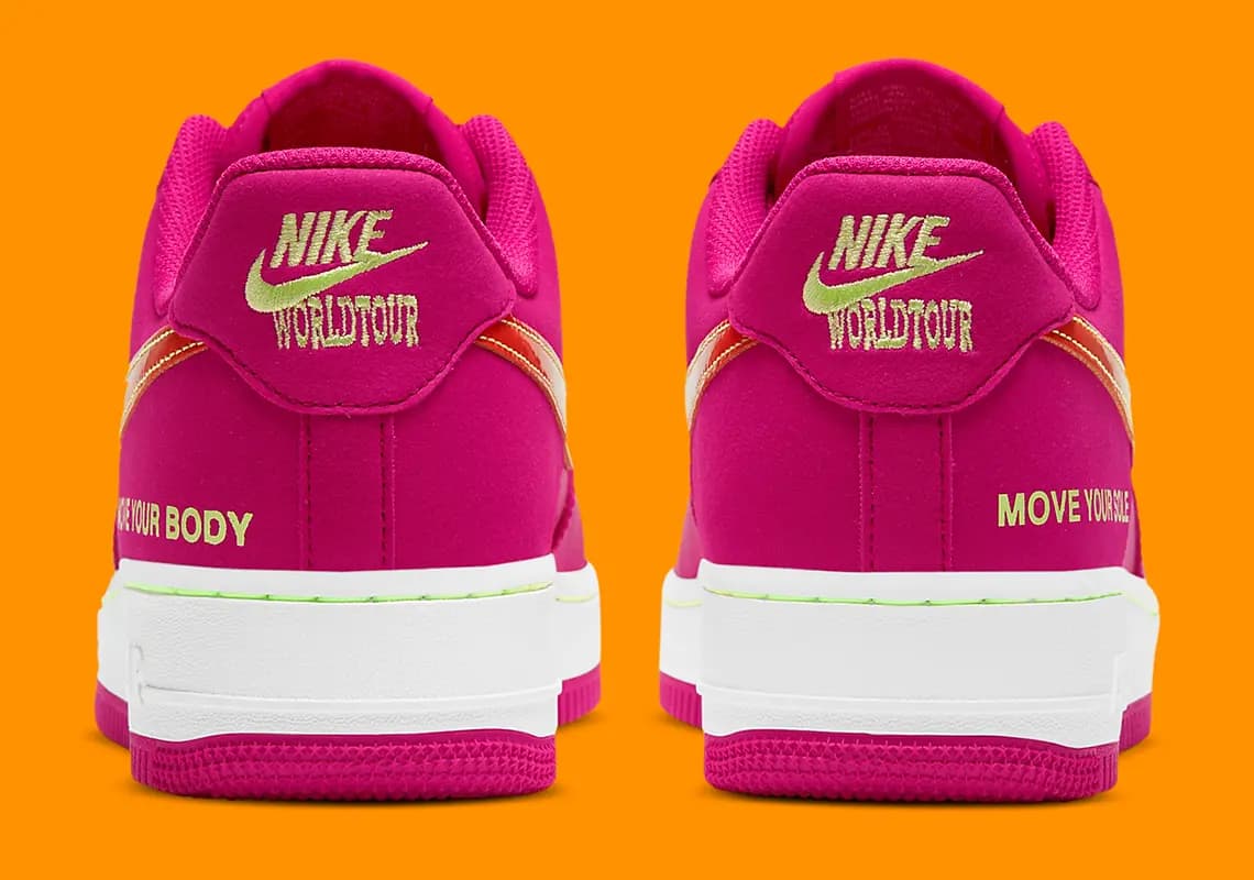 Hé lộ hình ảnh đôi Nike Air Force 1 Low “Move Your Body” sắp sửa xuất hiện trong bộ sưu tập “World Tour” của Nike. Hé lộ hình ảnh đôi Nike Air Force 1 Low “Move Your Body” sắp sửa xuất hiện trong bộ sưu tập “World Tour” của Nike.