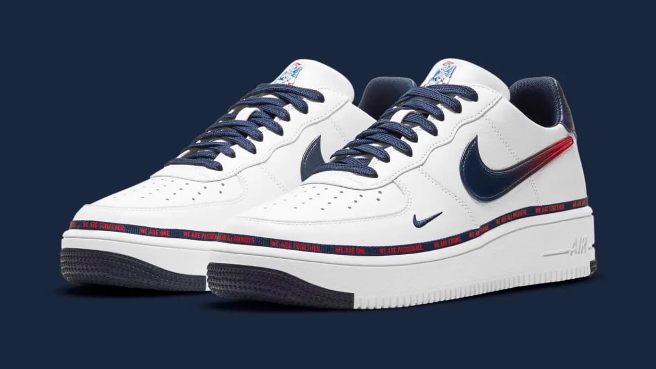 Nike cho ra mắt một phiên bản Air Force 1 mới nhằm tôn vinh New England Patriots Nike cho ra mắt một phiên bản Air Force 1 mới nhằm tôn vinh New England Patriots