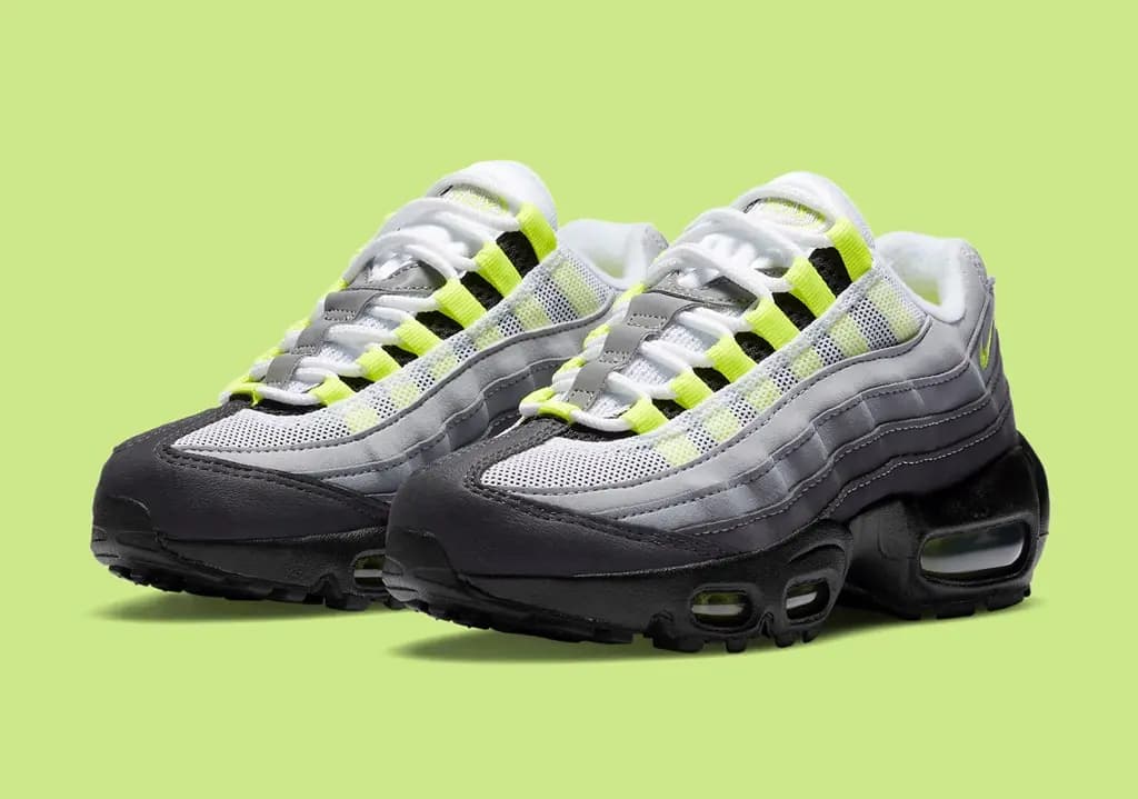 Một cái nhìn độc quyền về Nike Air Max 95 OG "Neon" năm 2020 Một cái nhìn độc quyền về Nike Air Max 95 OG "Neon" năm 2020