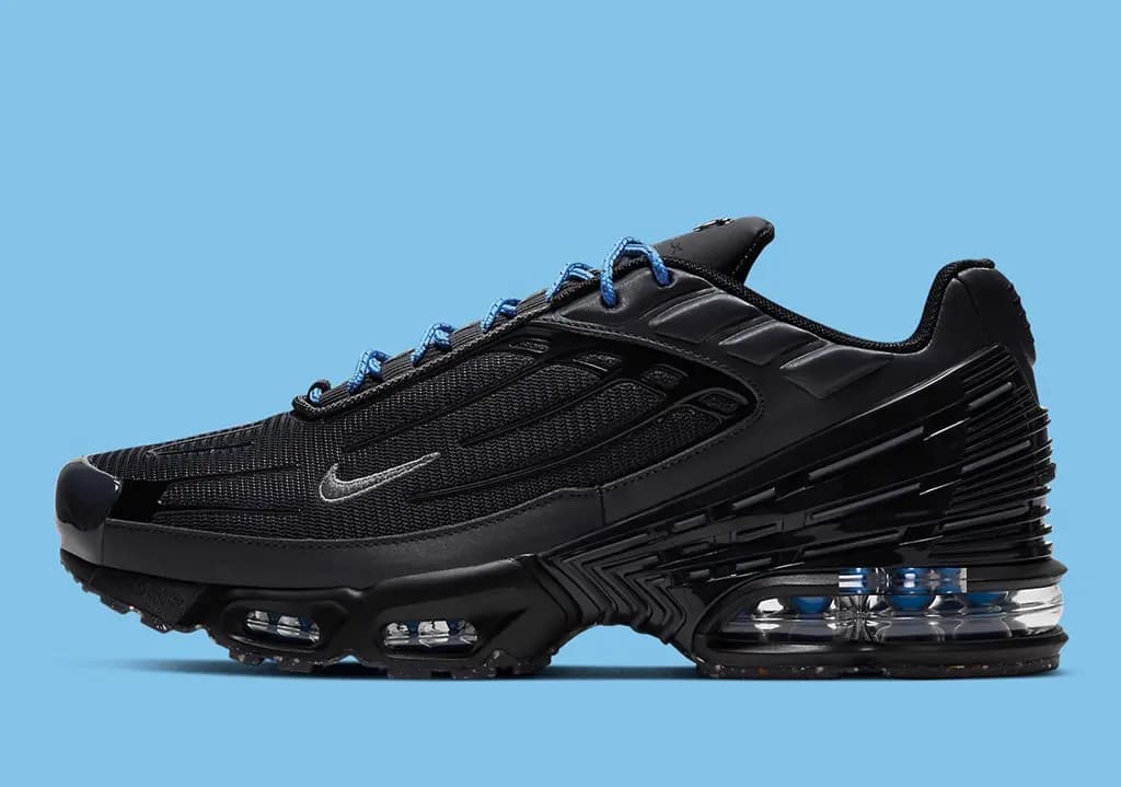 Nike Air Max Plus 3 với màu xanh len lói trong một bức tranh với ba sắc đen riêng biệt Nike Air Max Plus 3 với màu xanh len lói trong một bức tranh với ba sắc đen riêng biệt