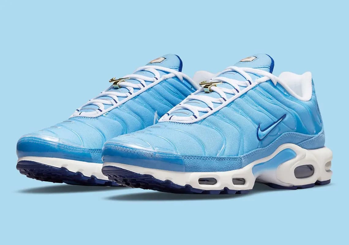 Air Max Plus "First Use" với sự trở lại của phối màu kinh điển University Blue Air Max Plus "First Use" với sự trở lại của phối màu kinh điển University Blue