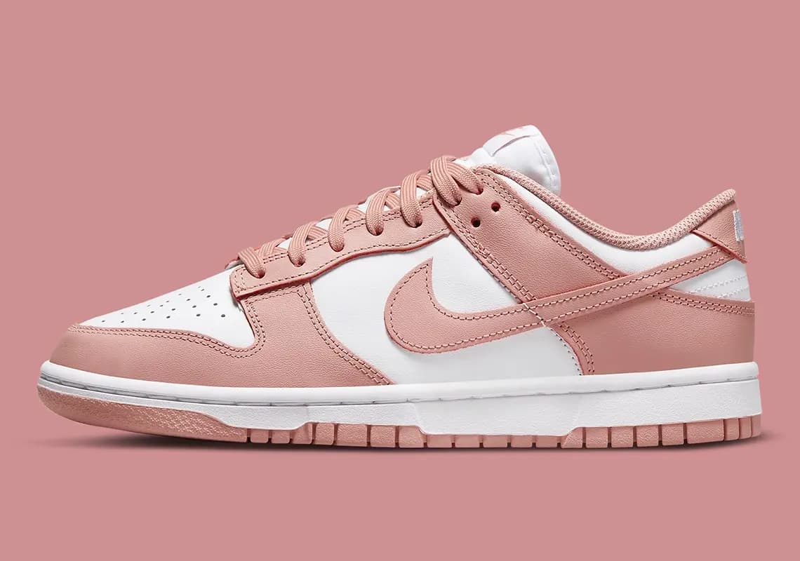 Hình ảnh chính thức của phiên bản nữ Nike Dunk Low “Rose Whisper” Hình ảnh chính thức của phiên bản nữ Nike Dunk Low “Rose Whisper”