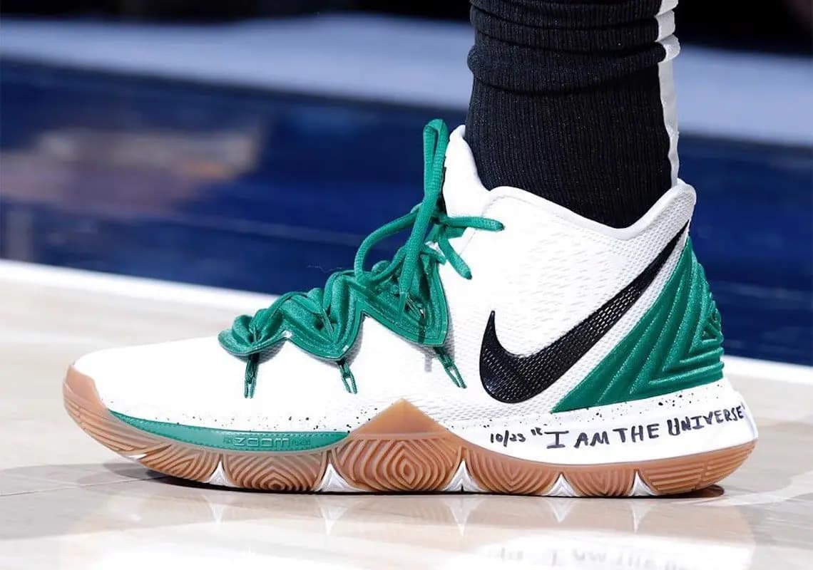 So sánh hiệu năng của hai đôi giày bóng rổ: Nike Kyrie 5 và Nike Kyrie 4 So sánh hiệu năng của hai đôi giày bóng rổ: Nike Kyrie 5 và Nike Kyrie 4
