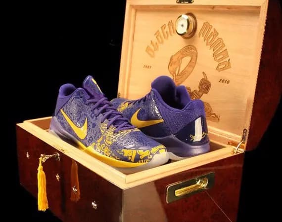 Nike Kobe 5 "5 Rings" lần đầu phát hành dưới phiên bản Protro cao cấp cùng hộp gỗ Nike Kobe 5 "5 Rings" lần đầu phát hành dưới phiên bản Protro cao cấp cùng hộp gỗ