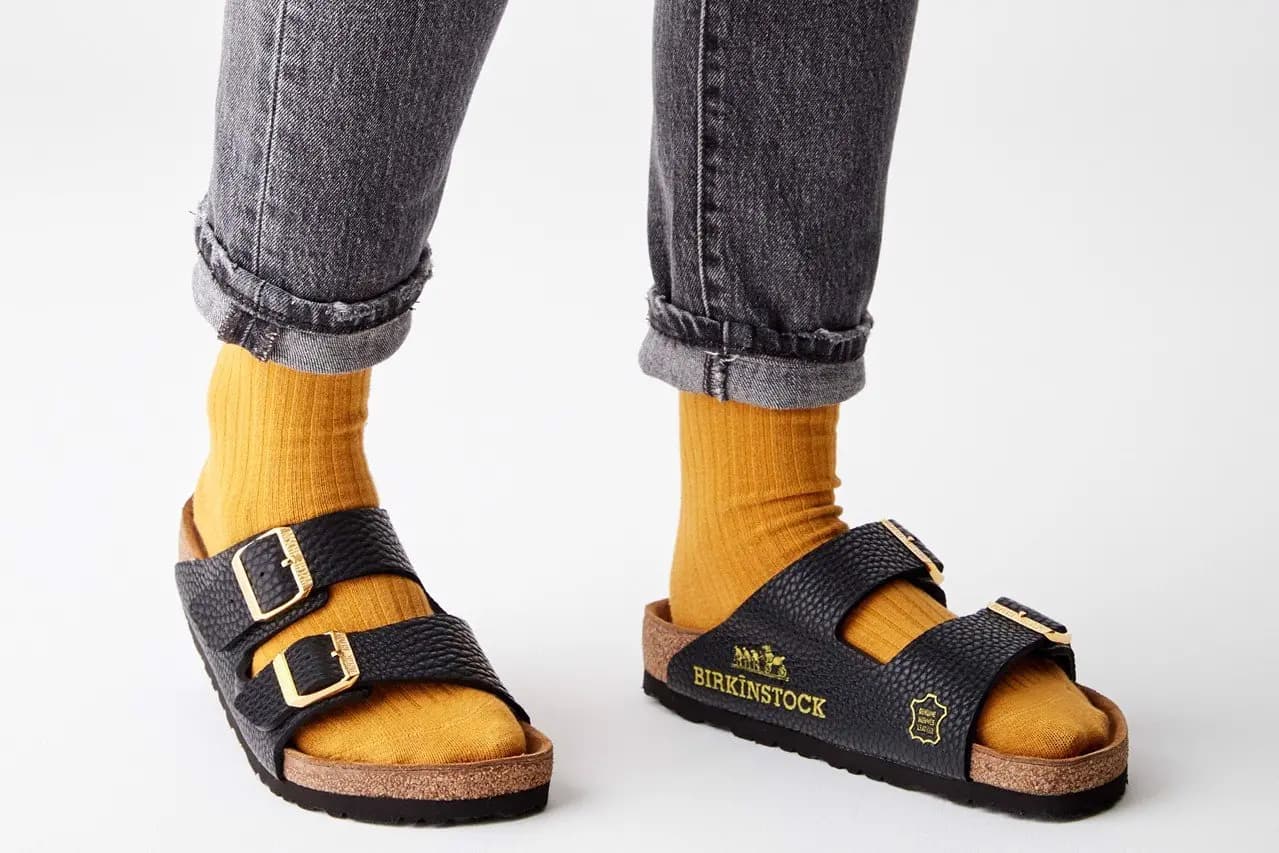 "Birkinstock" trị giá 76 nghìn USD của MSCHF được làm từ túi Birkin thật của Hermès "Birkinstock" trị giá 76 nghìn USD của MSCHF được làm từ túi Birkin thật của Hermès