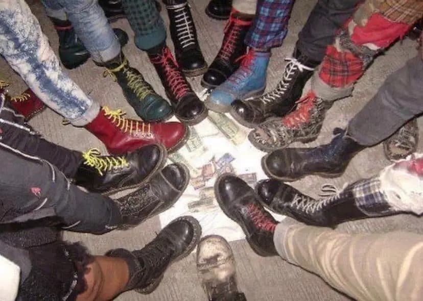 Dr. Martens: Các phong cách và thiết kế đã tạo nên lịch sử Dr. Martens: Các phong cách và thiết kế đã tạo nên lịch sử