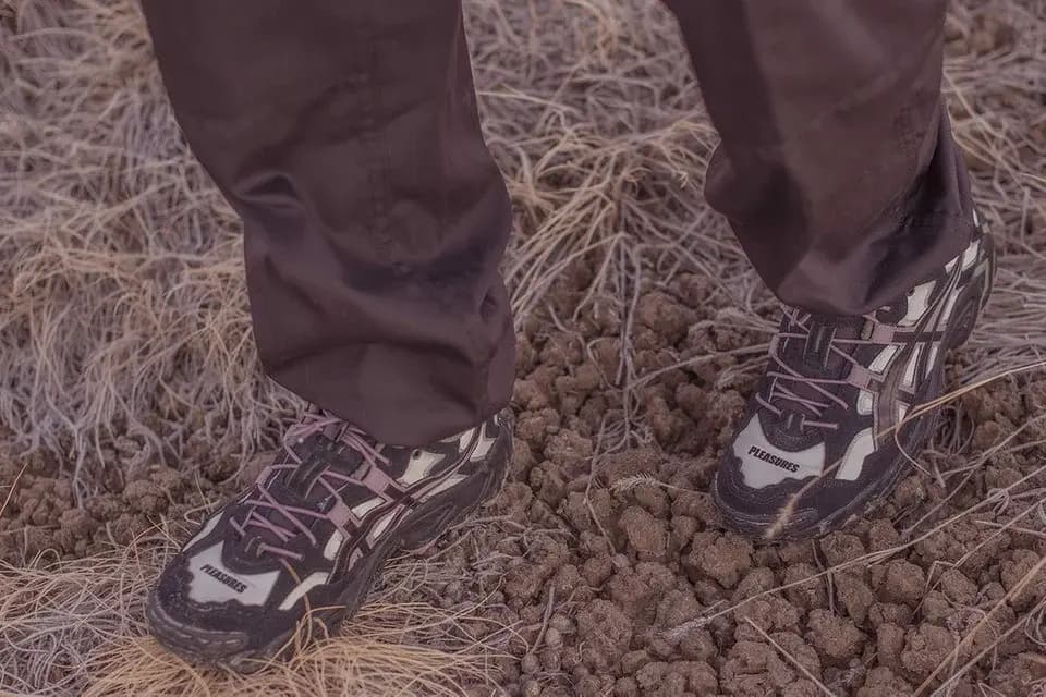 PLEASURES chạm tay lên tác phẩm GEL-Nandi OG của ASICS PLEASURES chạm tay lên tác phẩm GEL-Nandi OG của ASICS