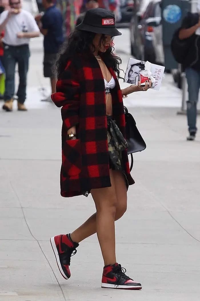 Rihanna và 10 khoảnh khắc ấn tượng với sneakers Rihanna và 10 khoảnh khắc ấn tượng với sneakers