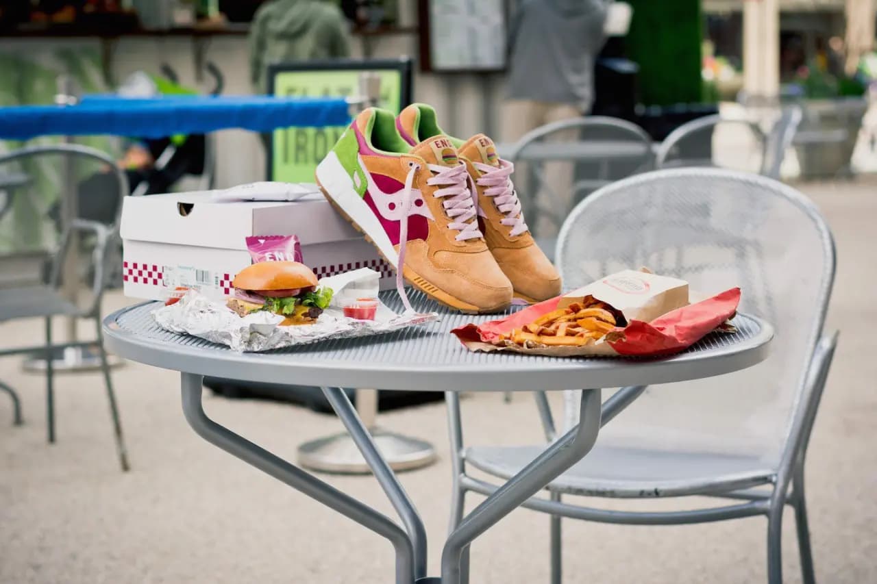 Tìm hiểu về Saucony Shadow 6000 - định nghĩa lại một Retro Runner đúng nghĩa Tìm hiểu về Saucony Shadow 6000 - định nghĩa lại một Retro Runner đúng nghĩa