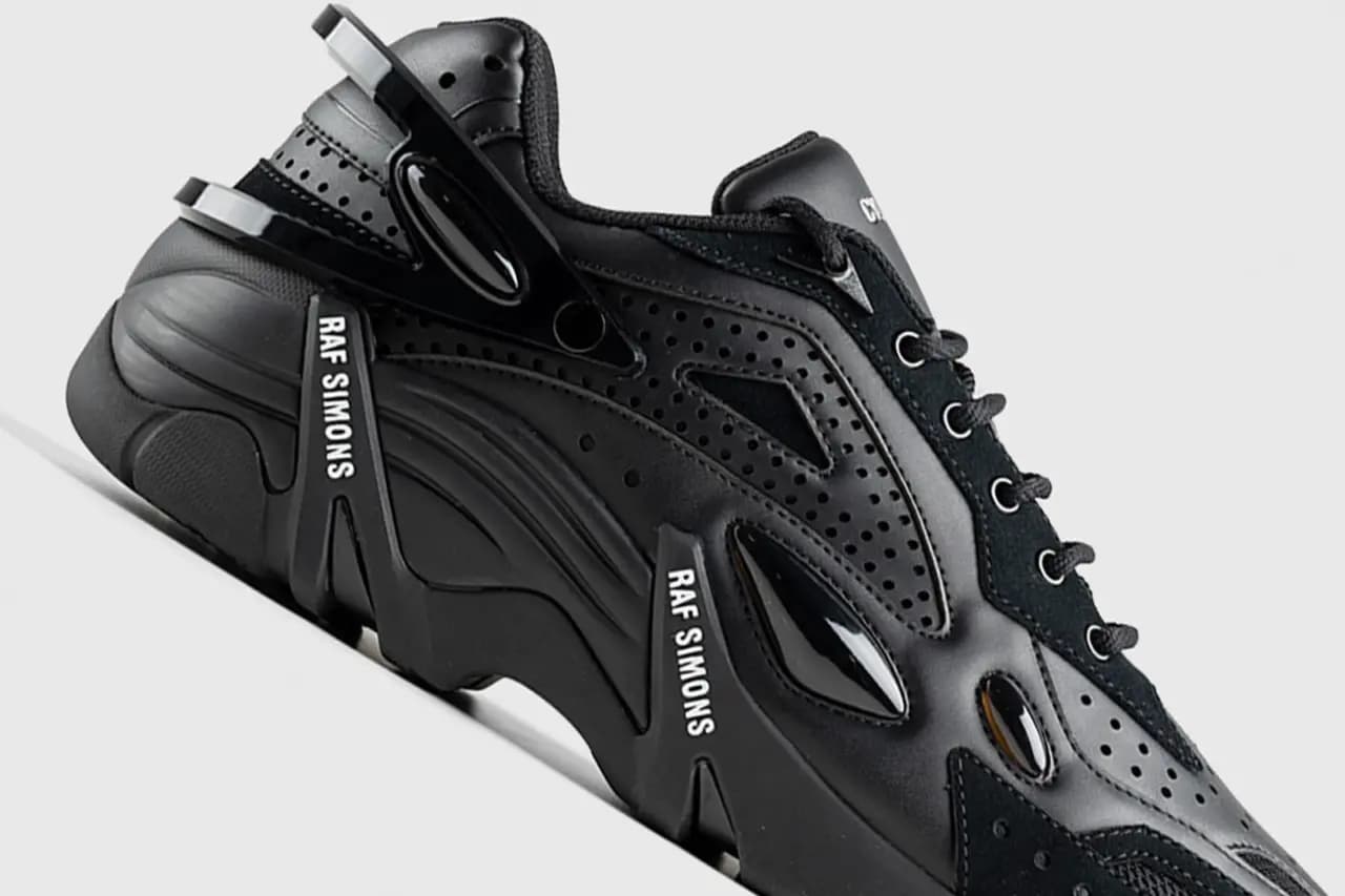 Raf Simons 'CYLON-21 liệu có thể thành công như Ozweego ? Raf Simons 'CYLON-21 liệu có thể thành công như Ozweego ?