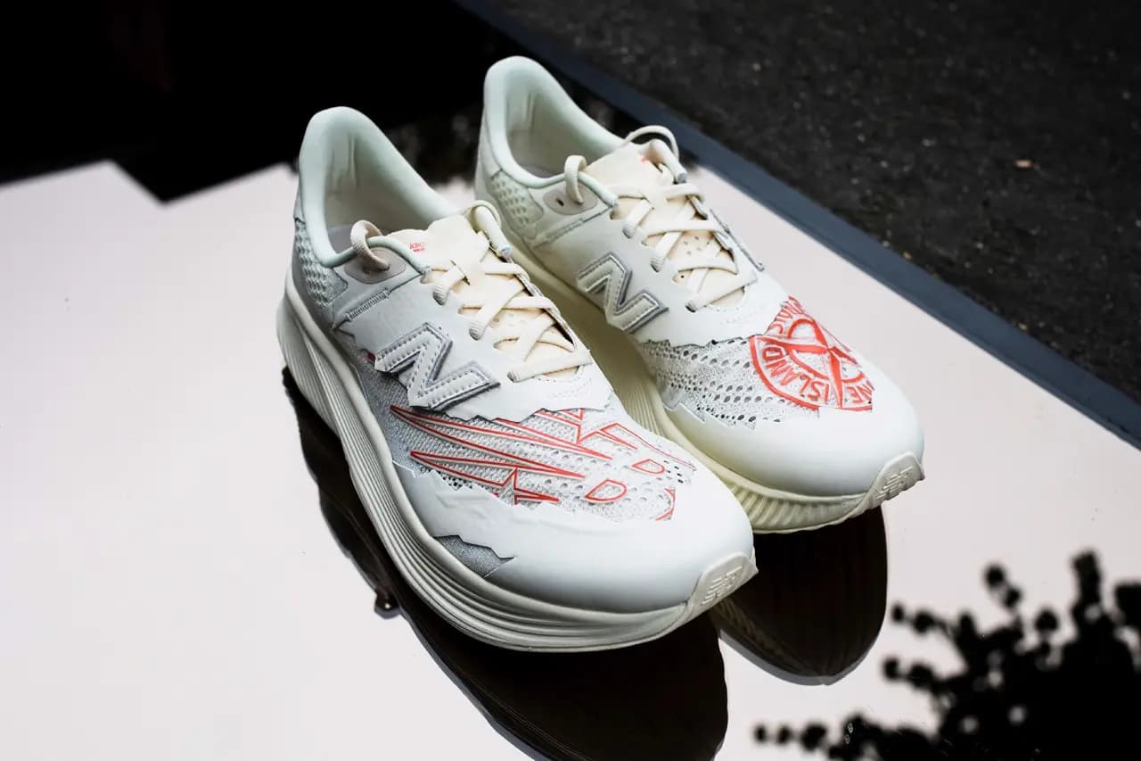 Hình ảnh chi tiết về đôi New Balance Tokyo Design Studio RC ELITE SI của Stone Island Hình ảnh chi tiết về đôi New Balance Tokyo Design Studio RC ELITE SI của Stone Island