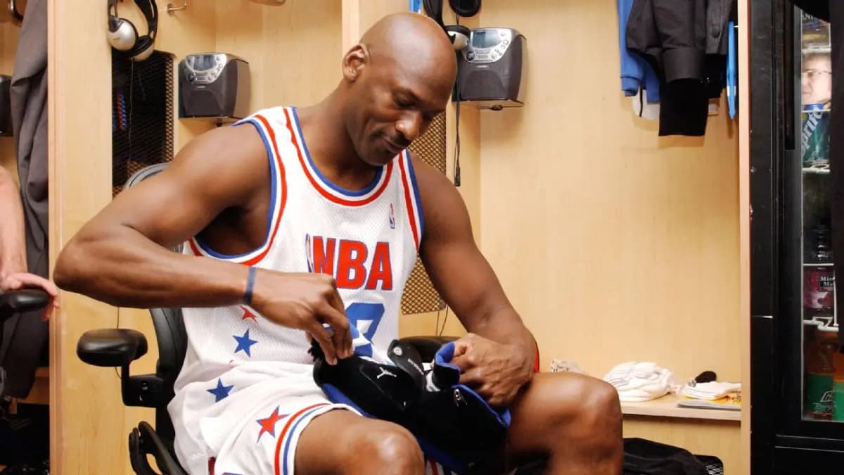 Michael Jordan & Nike: Mối quan hệ đối tác kéo dài nhiều thập kỷ Michael Jordan & Nike: Mối quan hệ đối tác kéo dài nhiều thập kỷ
