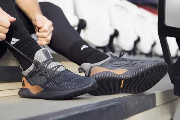 Adidas Alphabounce Instinct và Alphabounce Beyond - Đâu là sự lựa chọn hoàn hảo cho bạn ? Adidas Alphabounce Instinct và Alphabounce Beyond - Đâu là sự lựa chọn hoàn hảo cho bạn ?