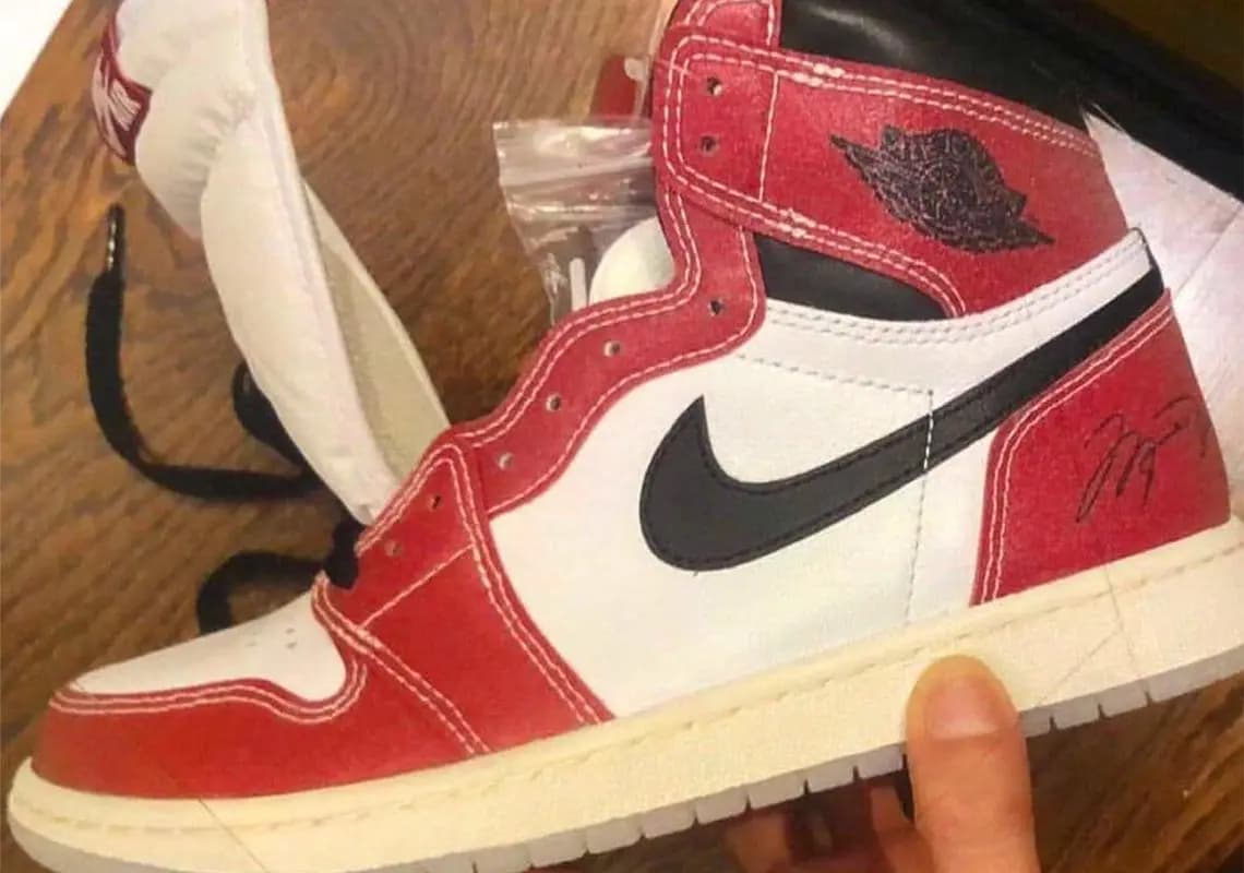 Trophy Room x Air Jordan 1 High OG Chicago sẽ không ra mắt như lịch dự kiến Trophy Room x Air Jordan 1 High OG Chicago sẽ không ra mắt như lịch dự kiến