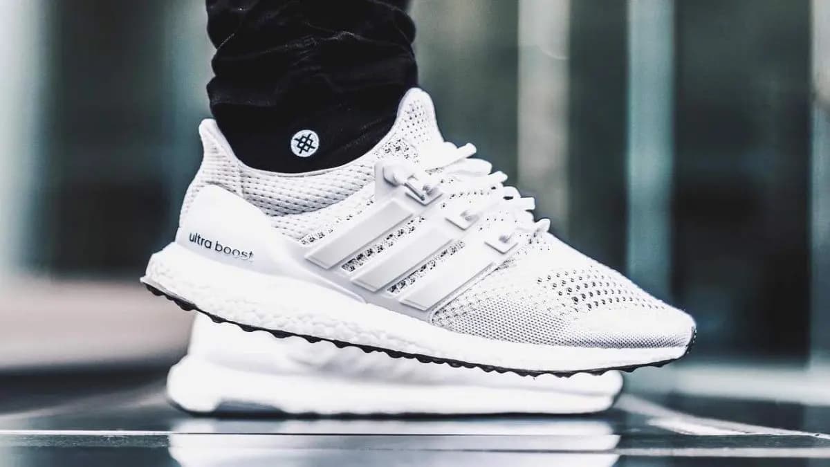 adidas UltraBoost qua các đời 1.0 – 2.0 – 3.0 – 4.0 và UltraBoost 19 có gì cải tiến? adidas UltraBoost qua các đời 1.0 – 2.0 – 3.0 – 4.0 và UltraBoost 19 có gì cải tiến?