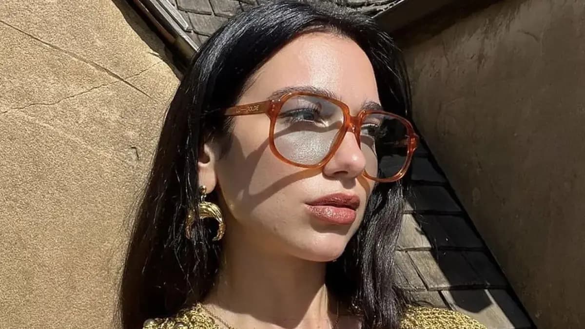 Dua Lipa mặc gì khi đi nhận quốc tịch Albania? Dua Lipa mặc gì khi đi nhận quốc tịch Albania?