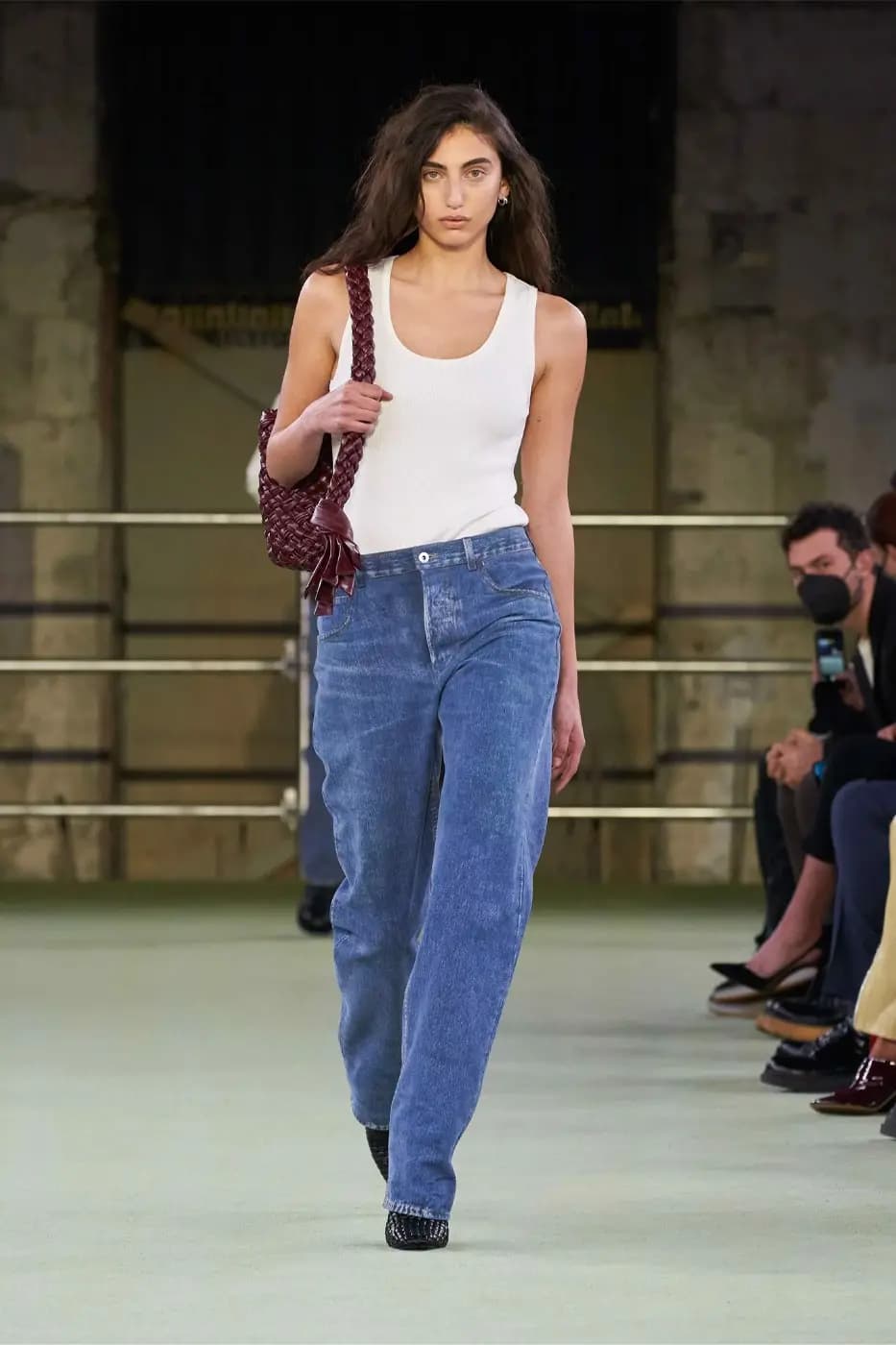 Bottega Veneta ra mắt bộ sưu tập tại Milan Fashion Week FW22 Bottega Veneta ra mắt bộ sưu tập tại Milan Fashion Week FW22