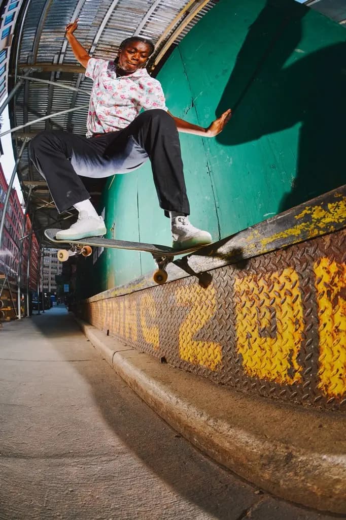 Vans thể hiện sự tôn trọng lẫn nhau giữa Domond và Van Engelen với thiết kế đầy tinh tế Vans thể hiện sự tôn trọng lẫn nhau giữa Domond và Van Engelen với thiết kế đầy tinh tế