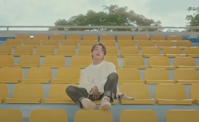 Cận cảnh đôi Converse Fear Of God trên chân Sơn Tùng MTP trong MV muộn rồi mà sao còn Cận cảnh đôi Converse Fear Of God trên chân Sơn Tùng MTP trong MV muộn rồi mà sao còn