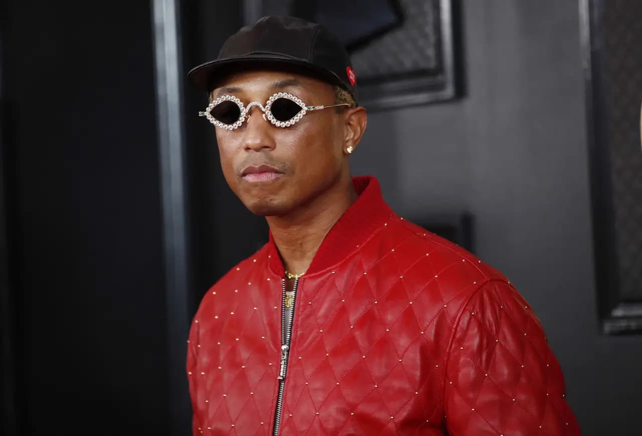 Điểm qua những bản Collab đình đám nhất của nghệ sĩ Pharrell Williams Điểm qua những bản Collab đình đám nhất của nghệ sĩ Pharrell Williams