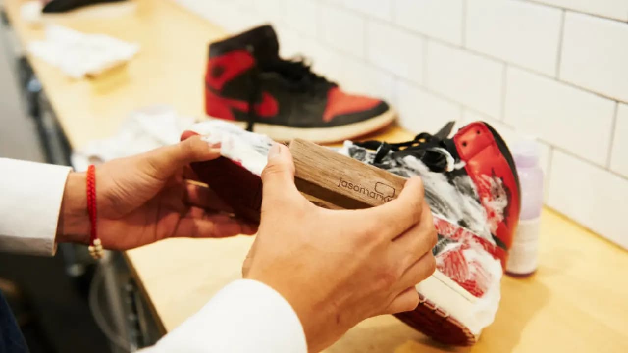 Top 5 thương hiệu dụng cụ vệ sinh và Spa Sneaker tốt nhất toàn cầu Top 5 thương hiệu dụng cụ vệ sinh và Spa Sneaker tốt nhất toàn cầu
