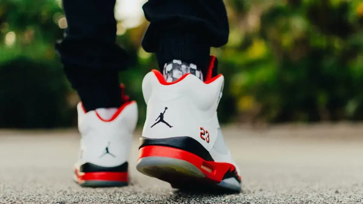 7 điểm cần lưu ý nhất để nhận biết 1 đôi giày Air Jordan chính hãng 7 điểm cần lưu ý nhất để nhận biết 1 đôi giày Air Jordan chính hãng