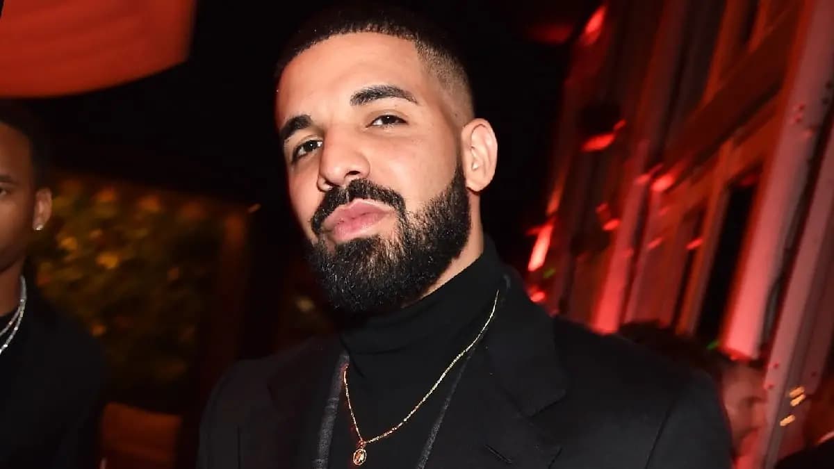 Drake hé lộ phiên bản Nike NOCTA Hot Step 2 trong buổi lưu diễn Drake hé lộ phiên bản Nike NOCTA Hot Step 2 trong buổi lưu diễn