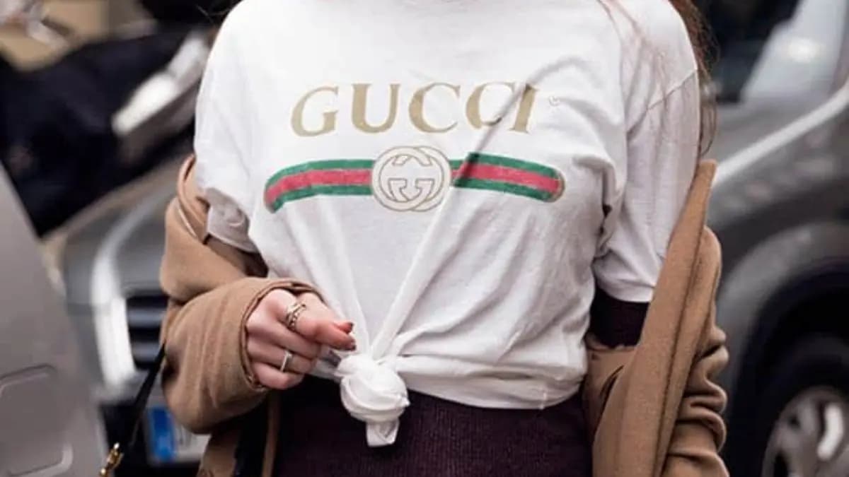 Legit Check: Cách phân biệt áo Gucci Belt Logo Real và Fake Legit Check: Cách phân biệt áo Gucci Belt Logo Real và Fake