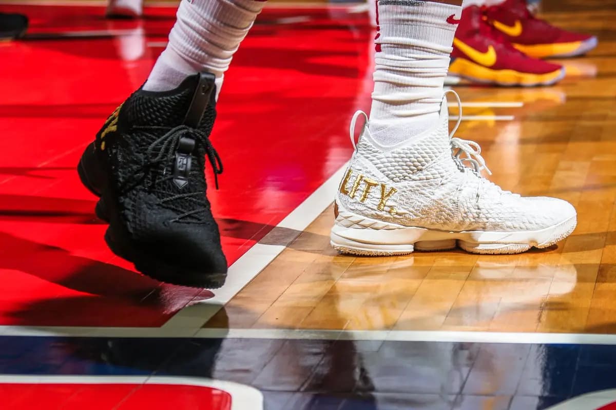 Những Phối Màu LeBron 18 Đẹp Nhất Mà Bạn Nên Biết Những Phối Màu LeBron 18 Đẹp Nhất Mà Bạn Nên Biết