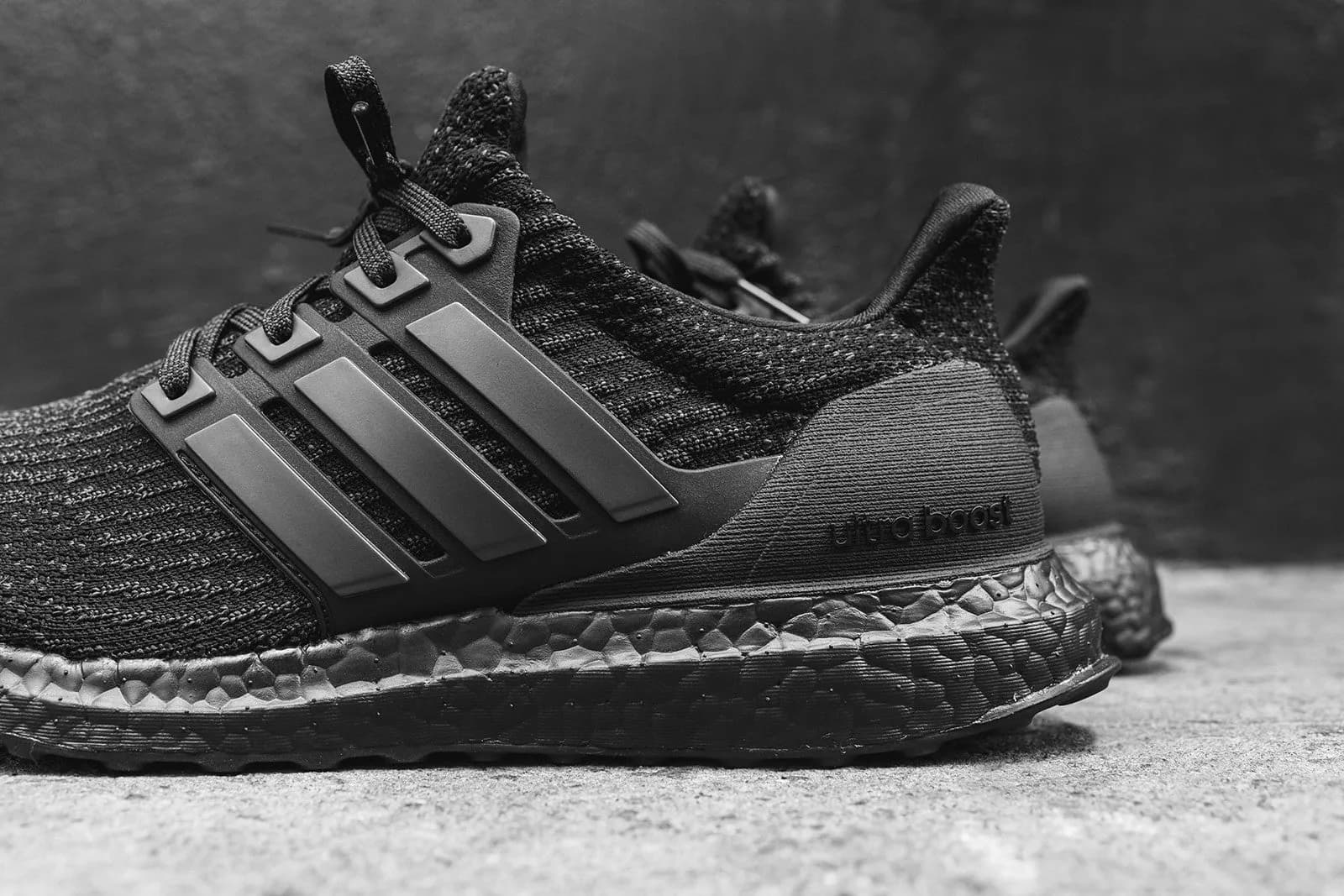 Top 7 mẫu sneaker phối màu full black được lựa chọn nhiều nhất Top 7 mẫu sneaker phối màu full black được lựa chọn nhiều nhất