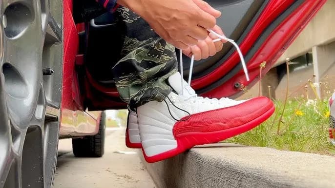 Phiên bản Air Jordan 12 trở lại đầy mạnh mẽ với phối màu "Cherry" Phiên bản Air Jordan 12 trở lại đầy mạnh mẽ với phối màu "Cherry"