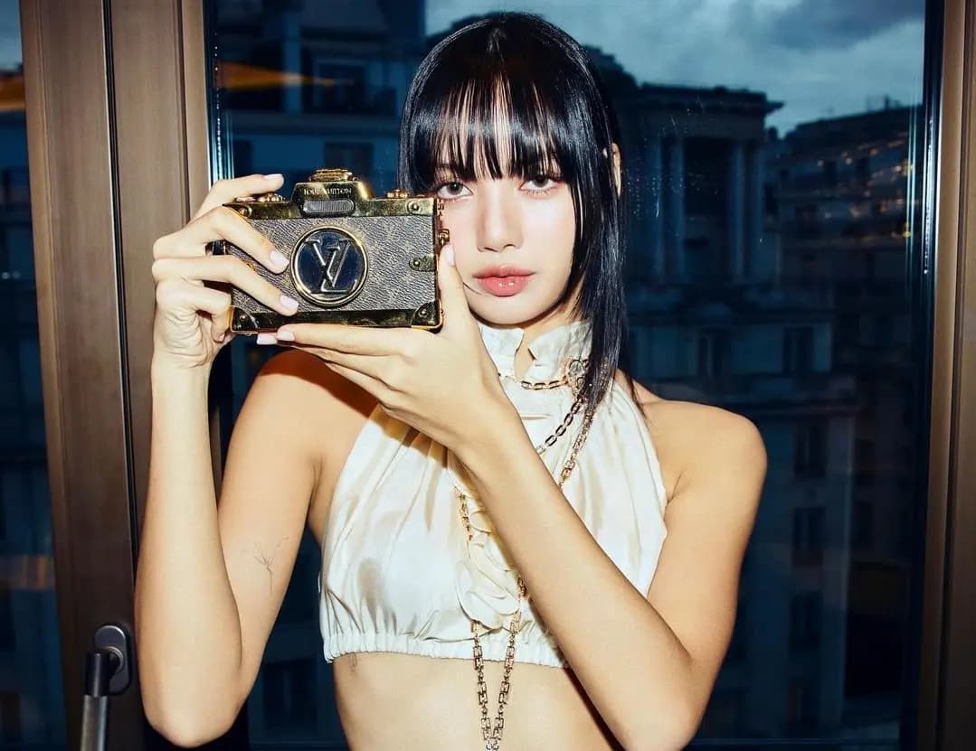 Hé lộ BST túi xách Louis Vuitton của em út Lisa BlACKPINK Hé lộ BST túi xách Louis Vuitton của em út Lisa BlACKPINK