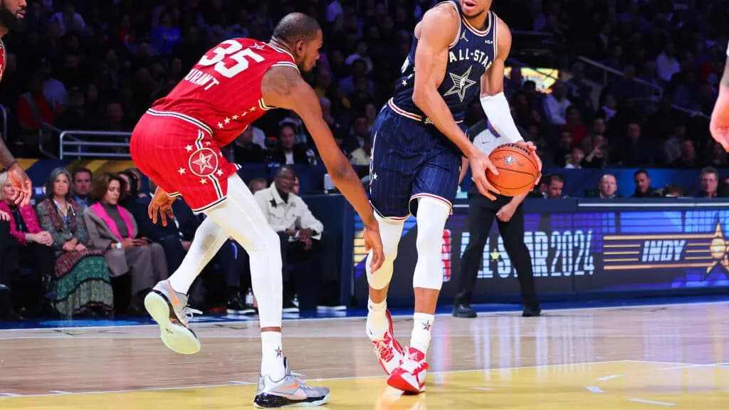 Lịch sử đầy đủ của tất cả những đôi giày Kevin Durant (Phần 3) Lịch sử đầy đủ của tất cả những đôi giày Kevin Durant (Phần 3)
